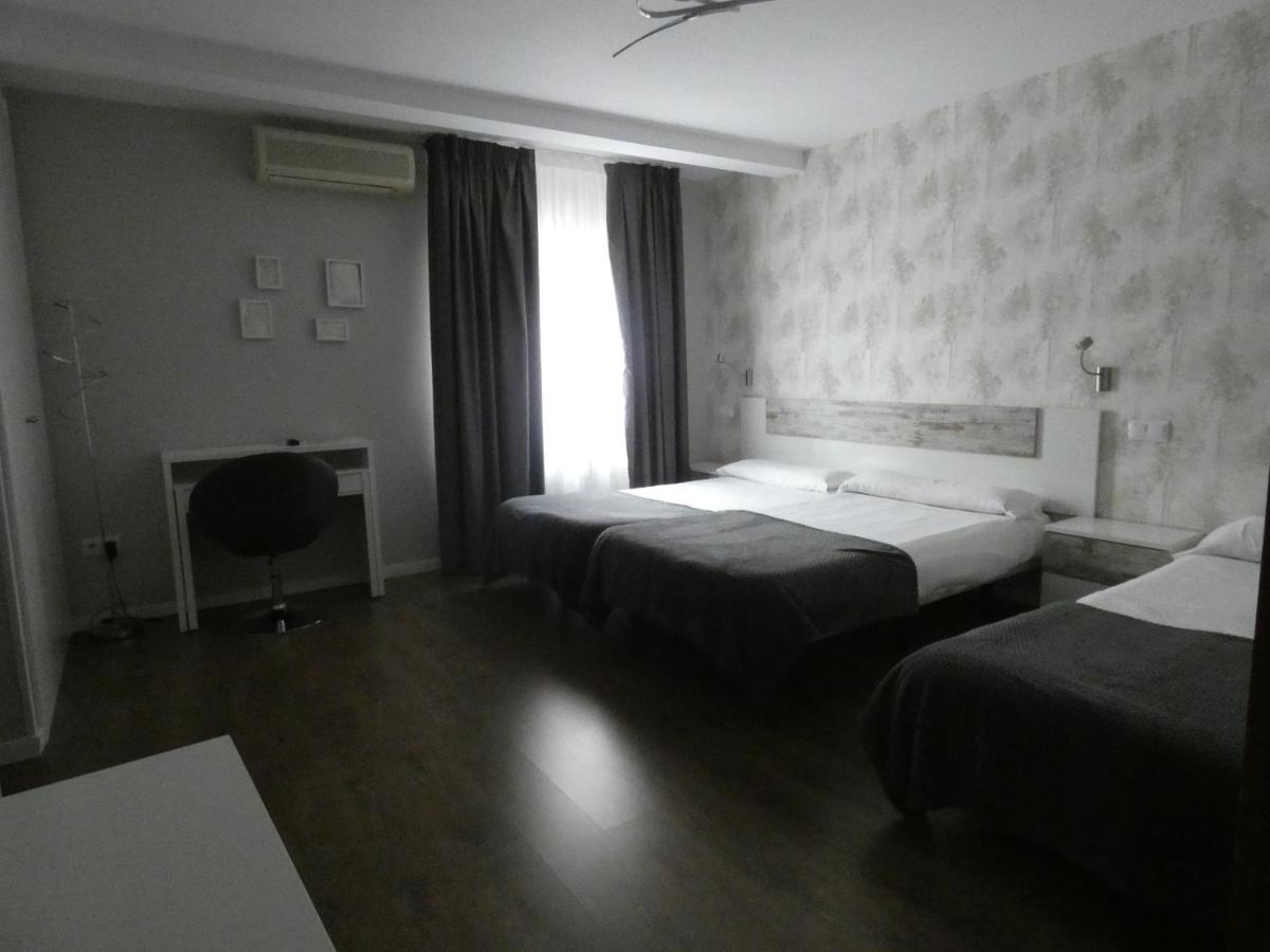 Hotel Vivar Grinon Exterior photo