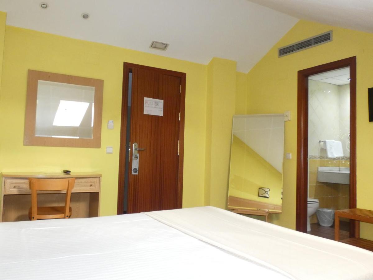 Hotel Vivar Grinon Exterior photo