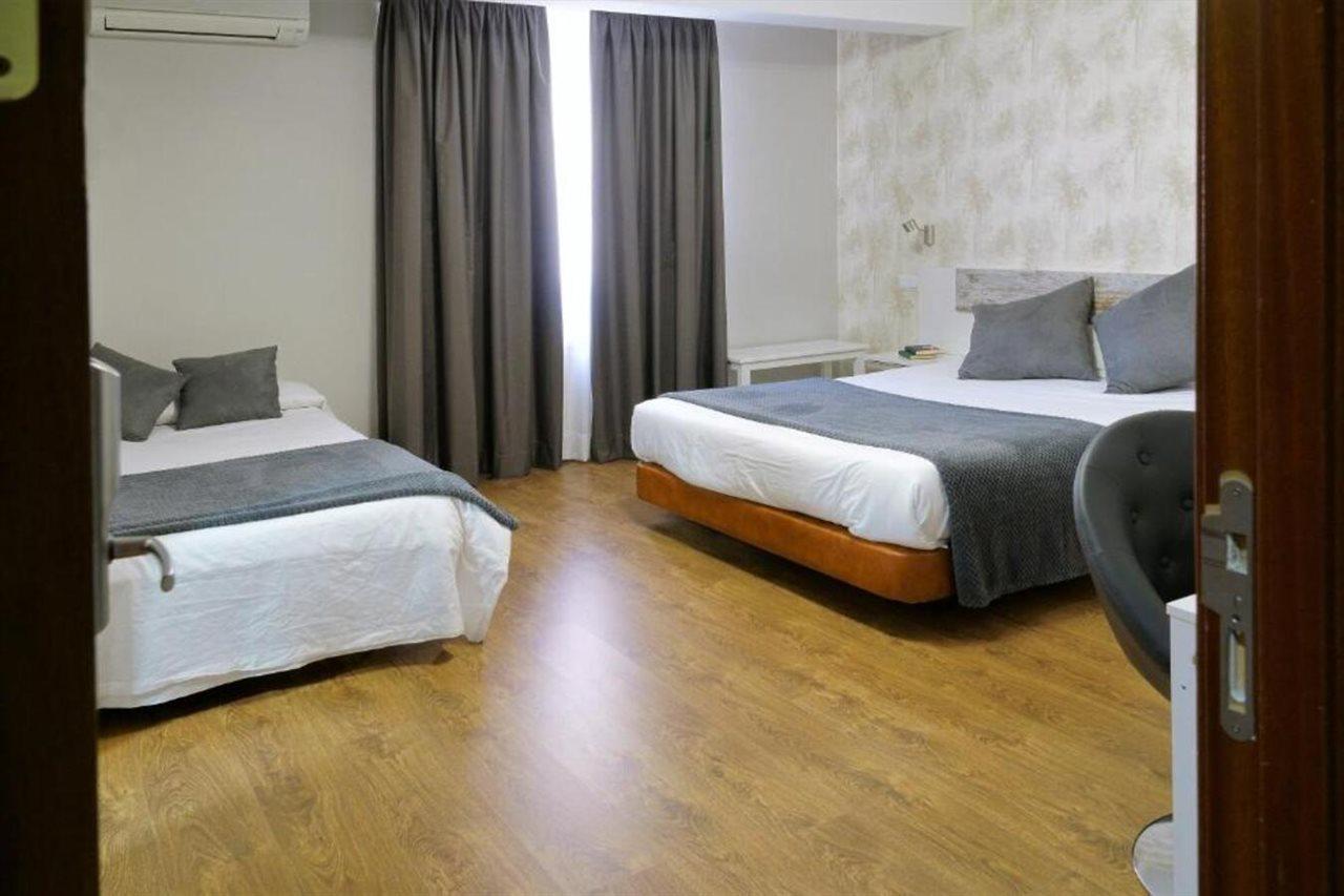 Hotel Vivar Grinon Exterior photo
