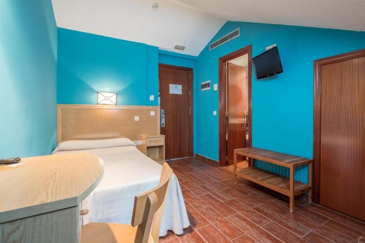 Hotel Vivar Grinon Exterior photo