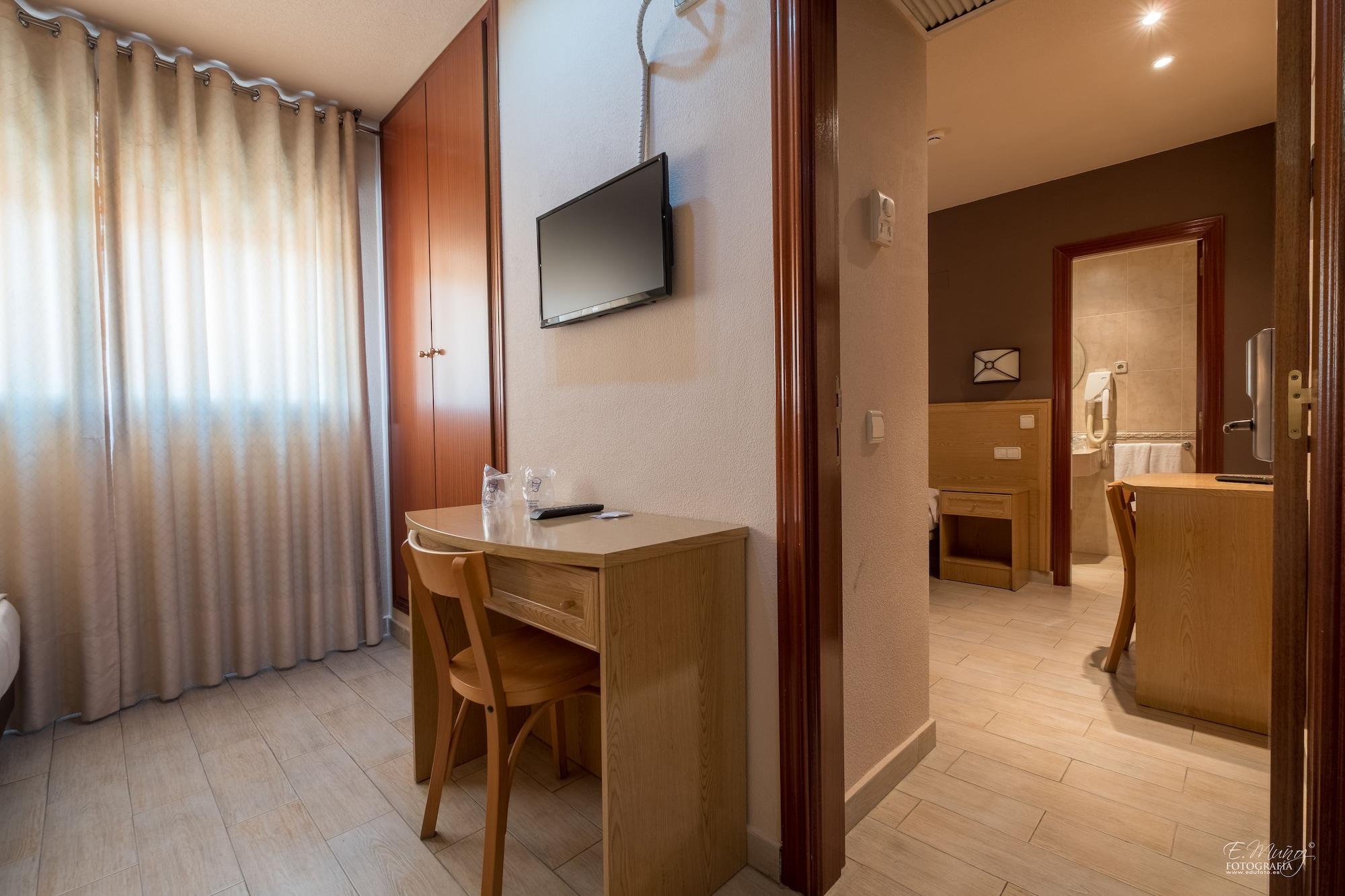 Hotel Vivar Grinon Exterior photo