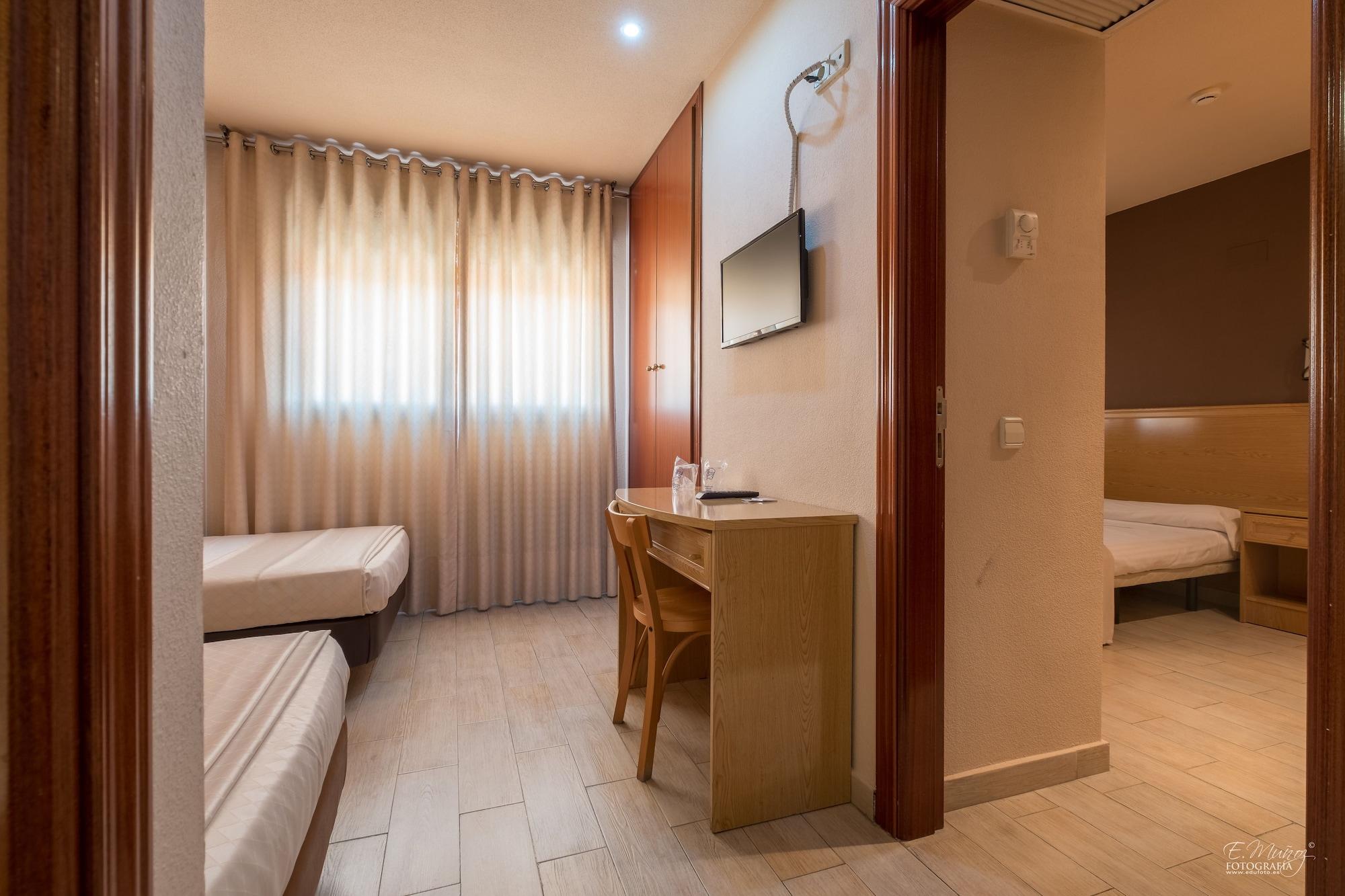 Hotel Vivar Grinon Exterior photo