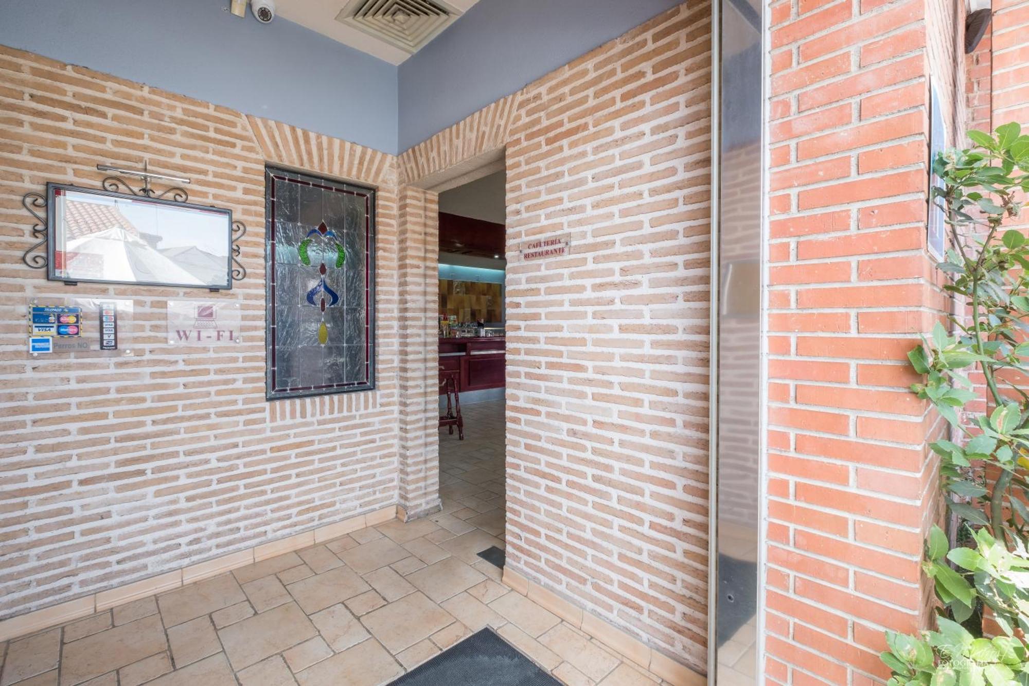 Hotel Vivar Grinon Exterior photo