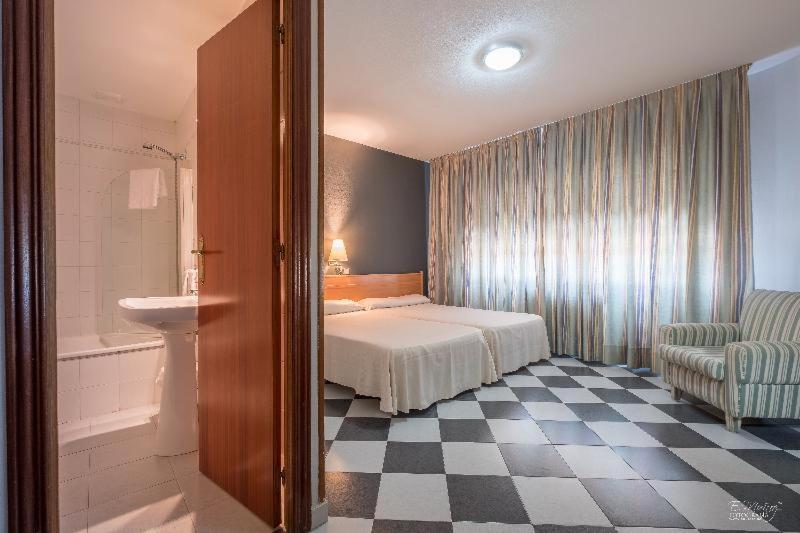 Hotel Vivar Grinon Room photo
