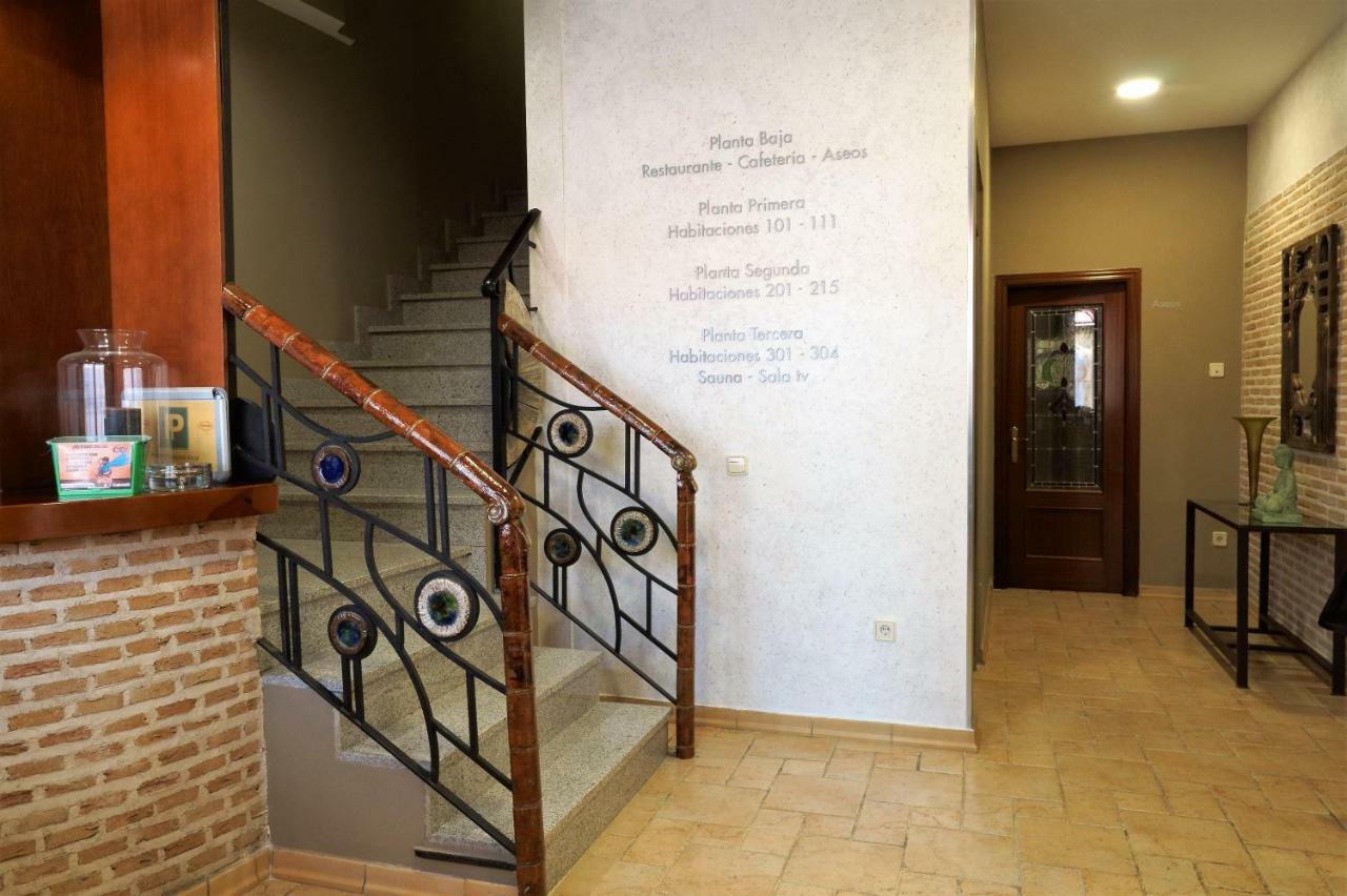 Hotel Vivar Grinon Exterior photo